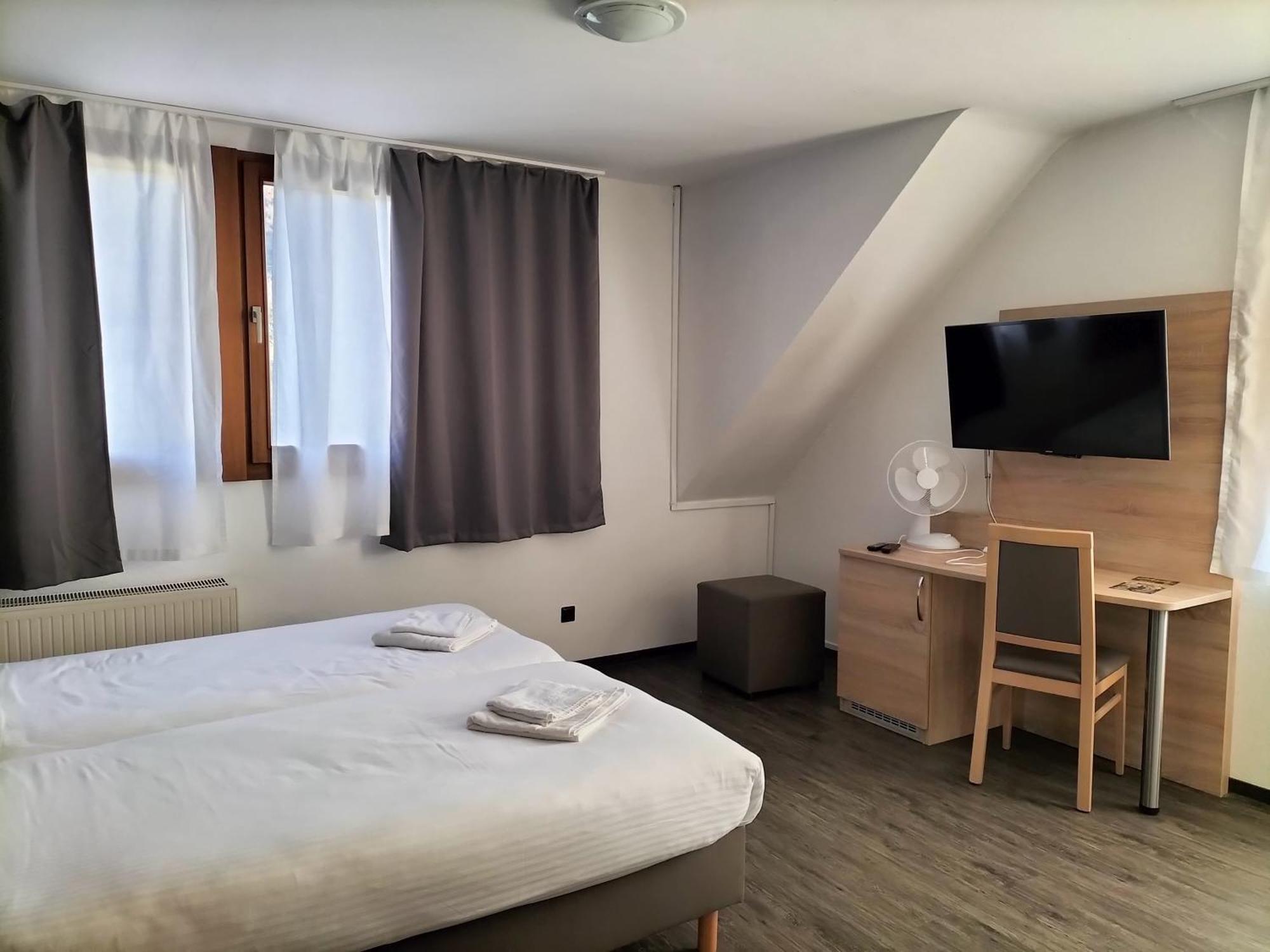 B3 Hotel Niederfell Kamer foto