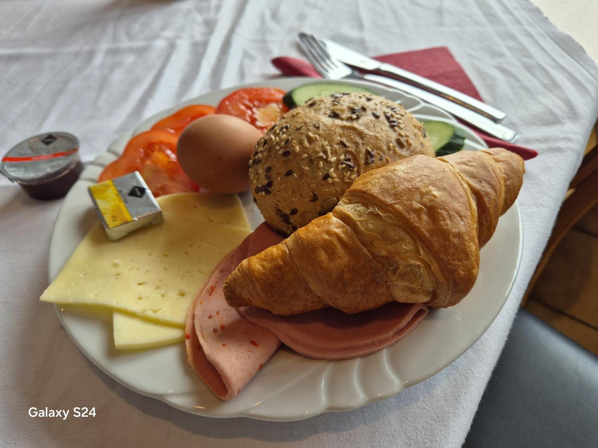 B3 Hotel Niederfell Buitenkant foto